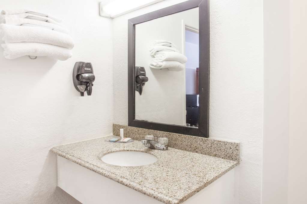 Rodeway Inn Nashville Airport South Room photo