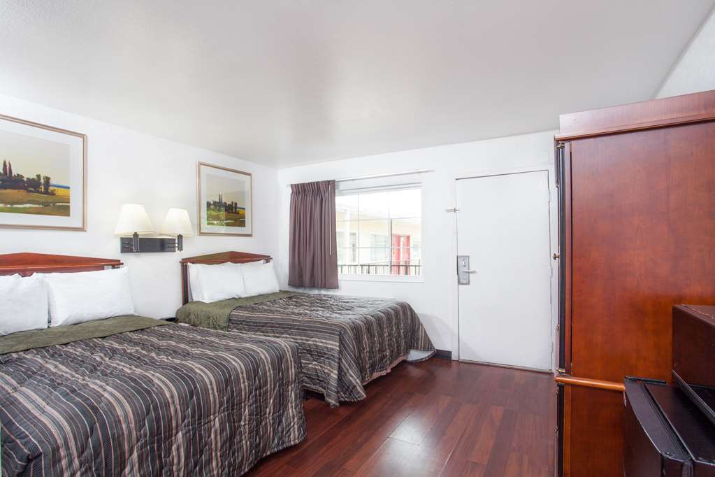 Rodeway Inn Nashville Airport South Room photo