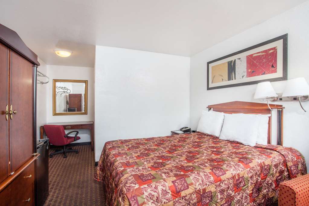 Rodeway Inn Nashville Airport South Room photo
